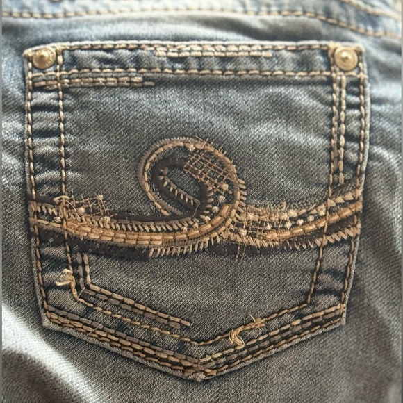 Seven7 jean shorts! Like new, size 6 women’s. Bermuda length. - Picture 6 of 9
